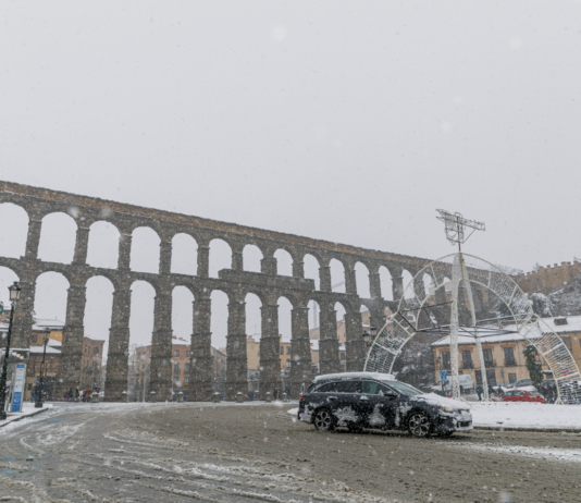Alerta meteorológica en todas las provincias de Castilla y León Nieve en Segovia Capital