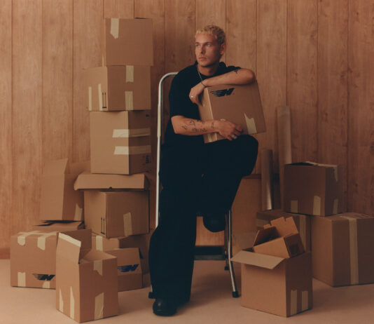 Hens hace “la mudanza” e inicia una nueva etapa con su tercer disco