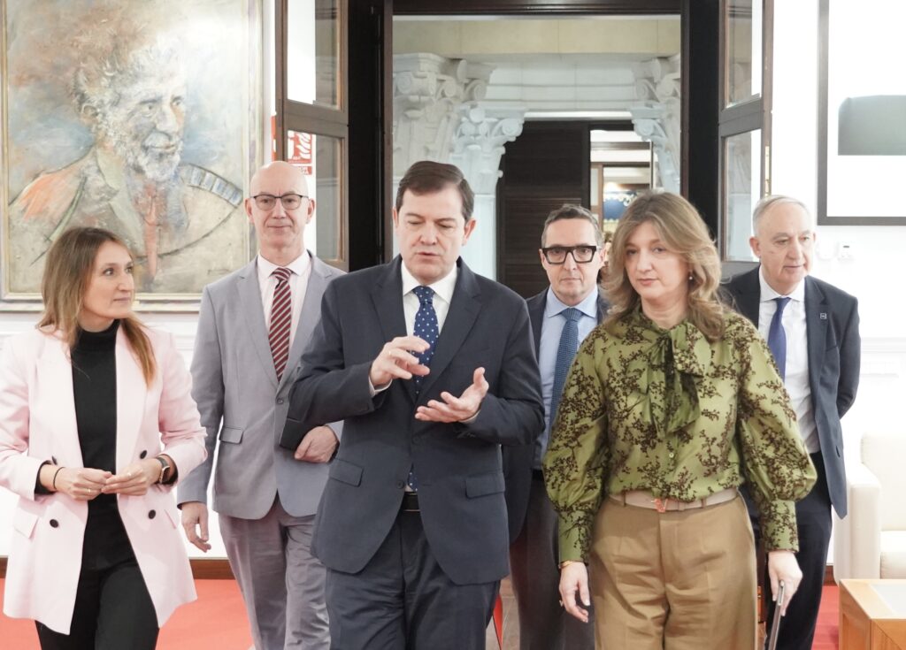 El presidente de la Junta, Alfonso Fernández Mañueco, firma un protocolo de colaboración con las cuatro universidades públicas de la Comunidad.