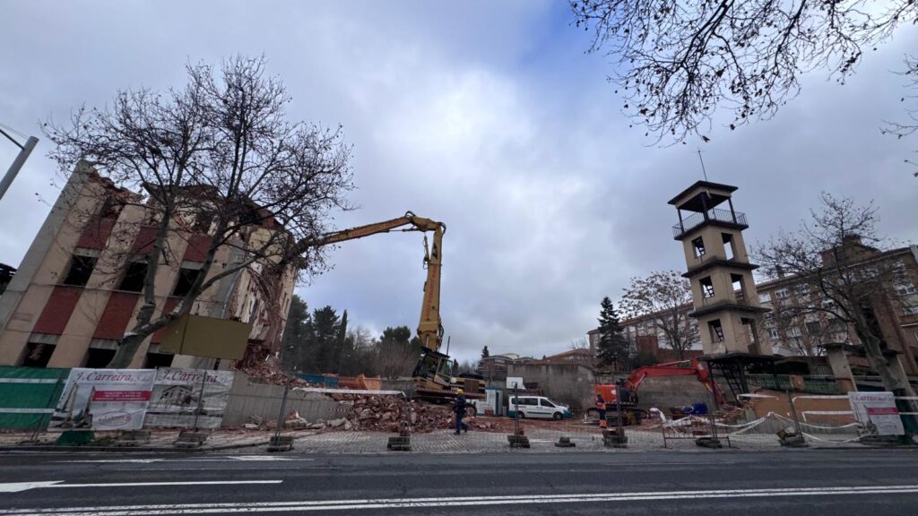 Derribo antiguo edificio de los bomberos