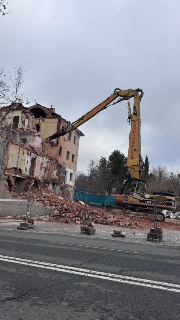 Derribo antiguo edificio de los bomberos
