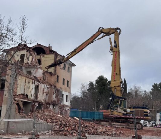 Derribo antiguo edificio bomberos