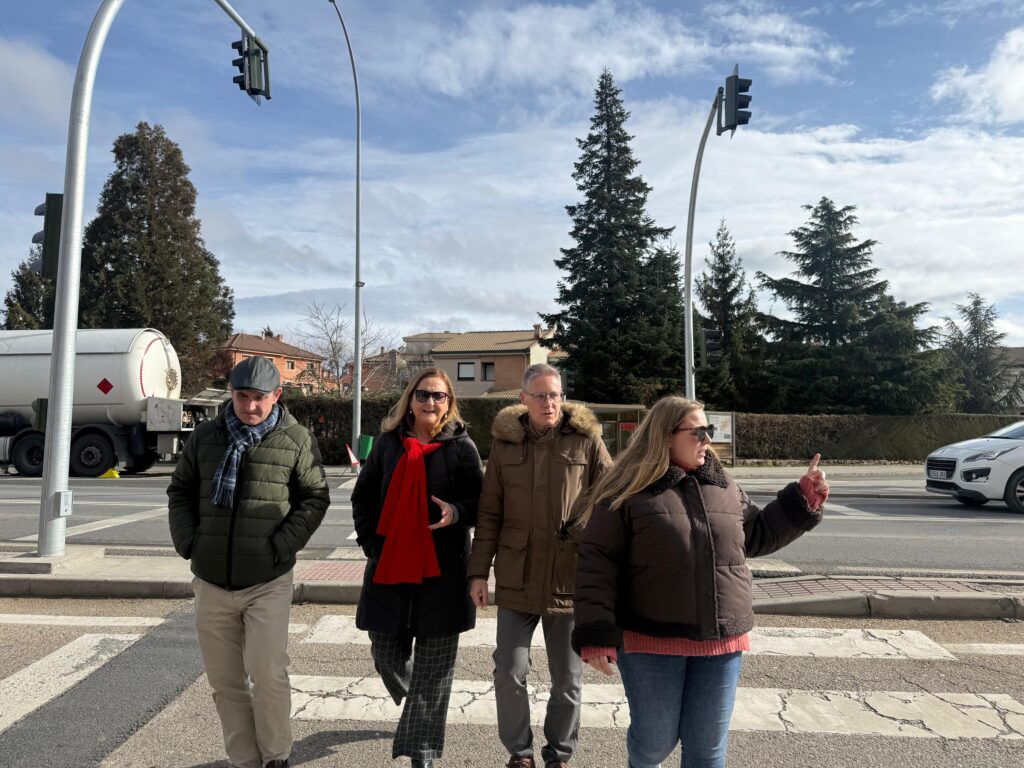 Visita al nuevo semáforo de Torrecaballeros