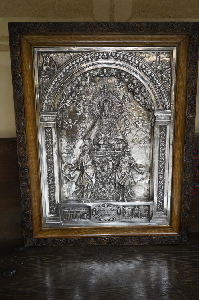 Relieve plata virgen nuestra señora de la Fuencisla