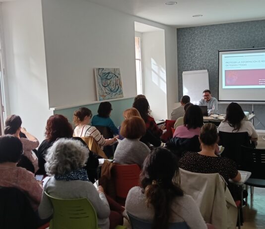 Trabajadores de la Diputación aprenden sobre protección de datos y privacidad Acciones formativas sobre protección de datos y privacidad de la Diputación de Segovia en los CEAAS