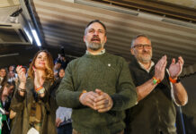 Abascal; el candidato a la Presidencia de la Junta, Carlos Pollán; y la candidata de VOX por la provincia de Segovia, Susana Suárez, participaron en un acto preelectoral en Segovia