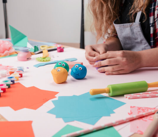 Proyecciones, bebecuentos y mindfulness en la Casa de la Lectura de Segovia Taller infantil manualidades Casa de la Lectura