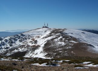 Fallece un montañero en la vertiente segoviana de la Bola del Mundo Cara este del pico de la Bola del Mundo vista desde el Cerro de Valdemartín (Sierra de Guadarrama, España)