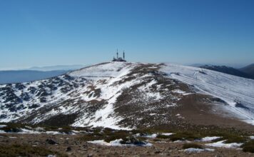 Fallece un montañero en la vertiente segoviana de la Bola del Mundo Cara este del pico de la Bola del Mundo vista desde el Cerro de Valdemartín (Sierra de Guadarrama, España)