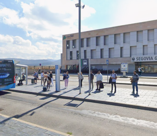 El «tren madrugador» vuelve a llegar tarde y los usuarios piden adelantar los autobuses