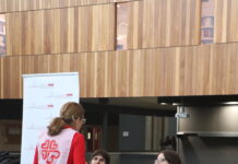 Estudiantes y organizaciones se acercan en la Feria del Voluntariado de Publicatessen