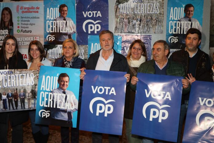 Pegada de carteles del PP 3