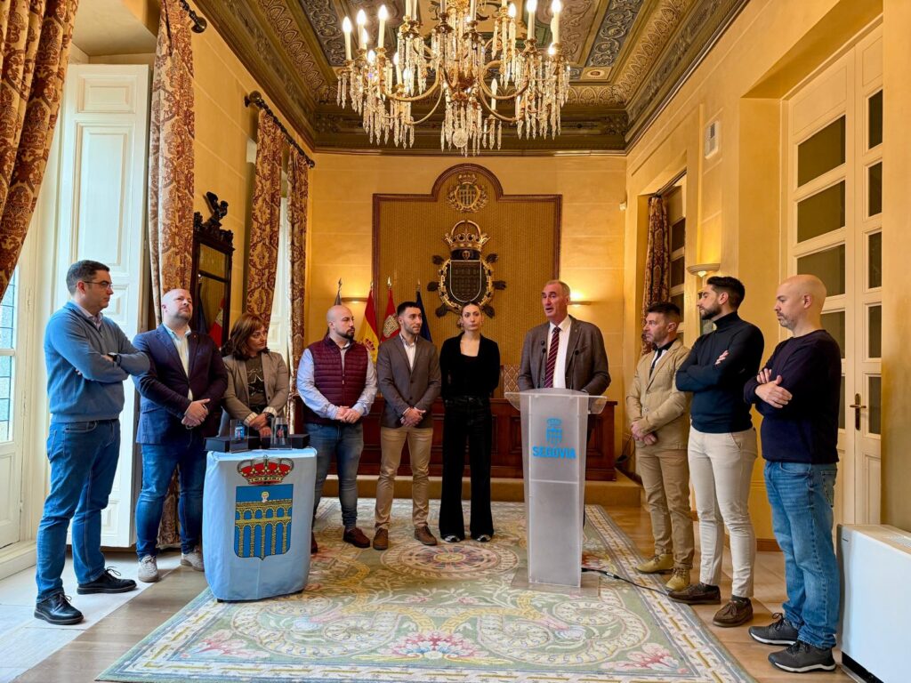 Reconocimiento a los deportistas Marta y Sergio por el campeonato del mundo de Kickboxing