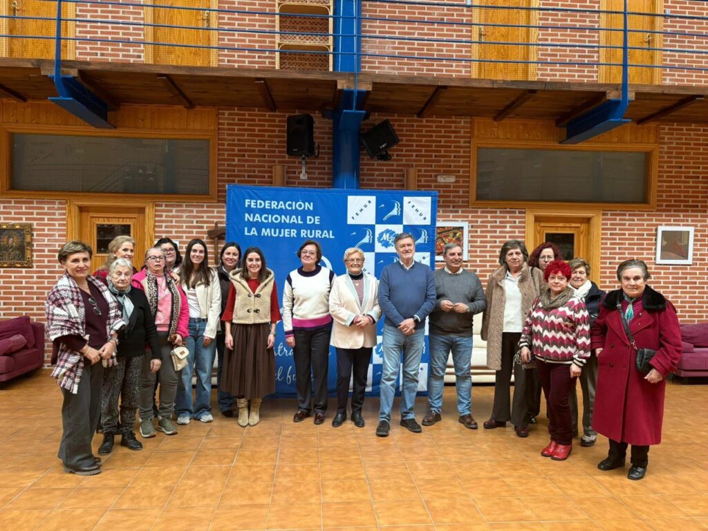 Reunión empleo femenino rural