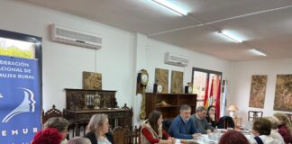 Reunión empleo femenino rural