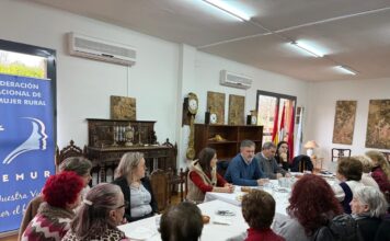 Reunión empleo femenino rural