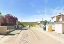 Mujer herida tras volcar su turismo en la SG-241 en Urueñas