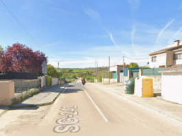 Mujer herida tras volcar su turismo en la SG-241 en Urueñas