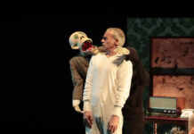 La compañía Khea Ziater, especializada en fusionar los códigos del teatro y el cine, visitará hoy domingo, 1 de febrero, a las 19:00 horas, el Teatro Juan Bravo de la Diputación para interpretar ante el público familiar la obra ‘Scrooge y los fantasmas’.