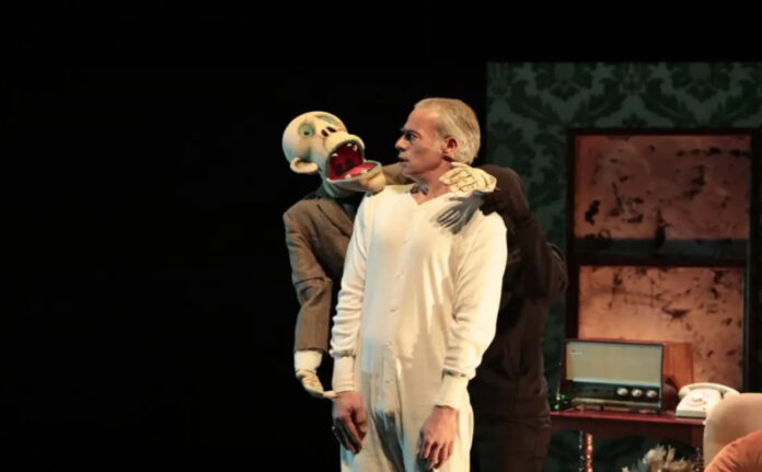 Scrooge y los fantasmas_NP Diputación de Segovia La compañía Khea Ziater, especializada en fusionar los códigos del teatro y el cine, visitará hoy domingo, 1 de febrero, a las 19:00 horas, el Teatro Juan Bravo de la Diputación para interpretar ante el público familiar la obra ‘Scrooge y los fantasmas’.