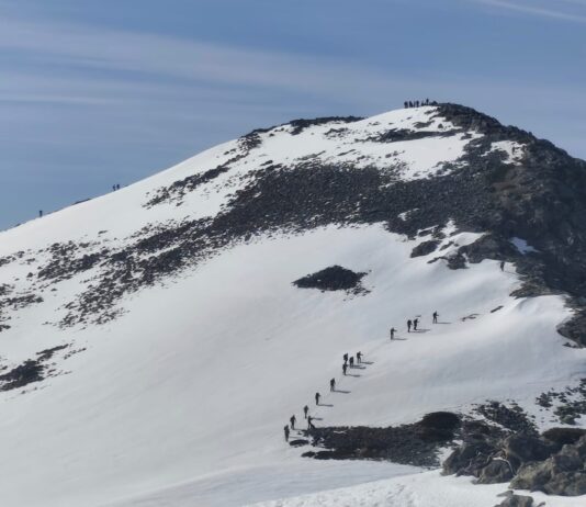 142 montañeros celebran una cita ineludible con la Mujer Muerta Travesía Invernal Mujer Muerta