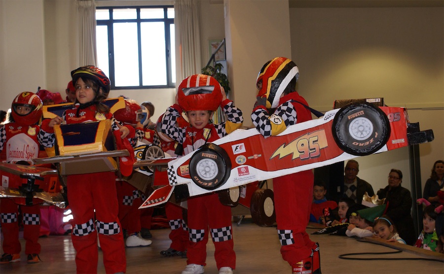 Uno de los grupos ganadores en el concurso de disfraces