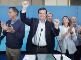 El PP gana en Castilla y León, necesitará a Vox y descarta pactar con el PSOE