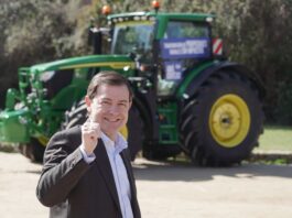 El candidato del Partido Popular de Castilla y León a la reelección como presidente de la Junta, Alfonso Fernández Mañueco, participa en Segovia en el acto de presentación autonómica de la caravana electoral