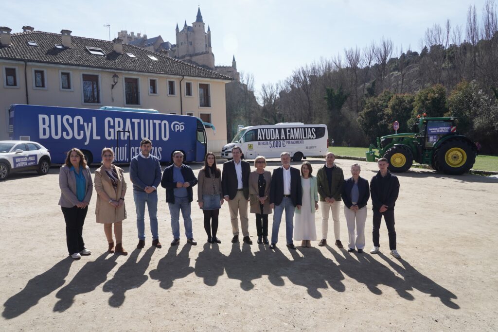 El candidato del Partido Popular de Castilla y León a la reelección como presidente de la Junta, Alfonso Fernández Mañueco, participa en Segovia en el acto de presentación autonómica de la caravana electoral