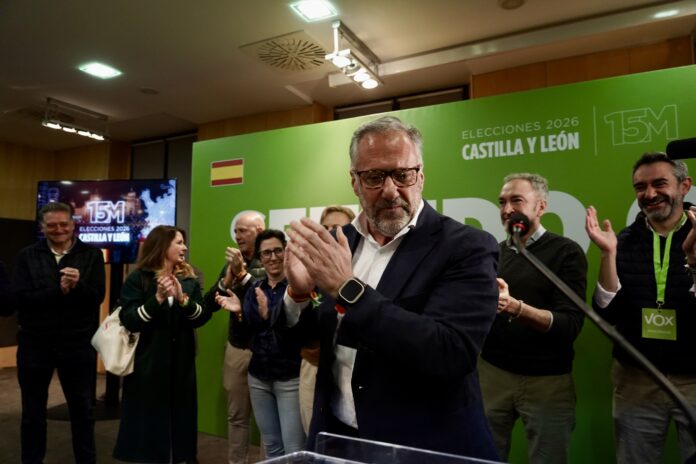 El candidato de VOX a la presidencia de Castilla y León, Carlos Pollán, en el AC Hotel Palacio de Santa Ana, Arroyo de la Encomienda (Valladolid) donde ha seguido el resultado de las elecciones