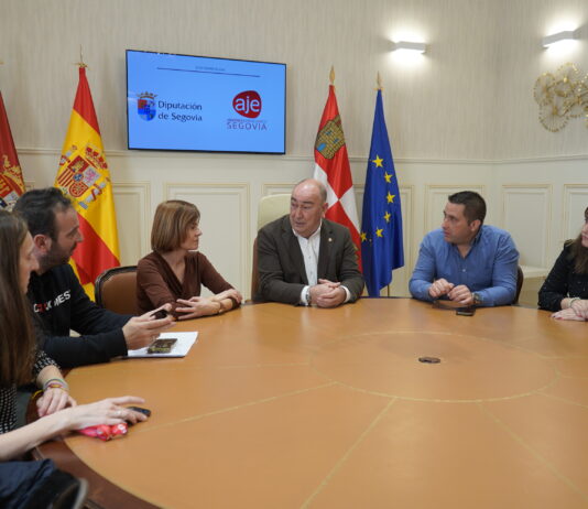 Diputación y AJE Segovia se reúnen para hablar de emprendimiento en el territorio Reunión entre Diputación y AJE Segovia para hablar de emprendimiento en el territorio