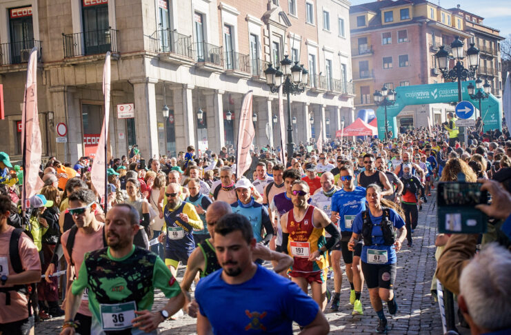 2.700 corredores tomarán hoy la salida de la Media Maratón Cajaviva