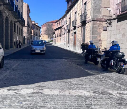 La Real Academia de San Quirce se opone al asfaltado en San Agustín y pide recuperar el adoquinado