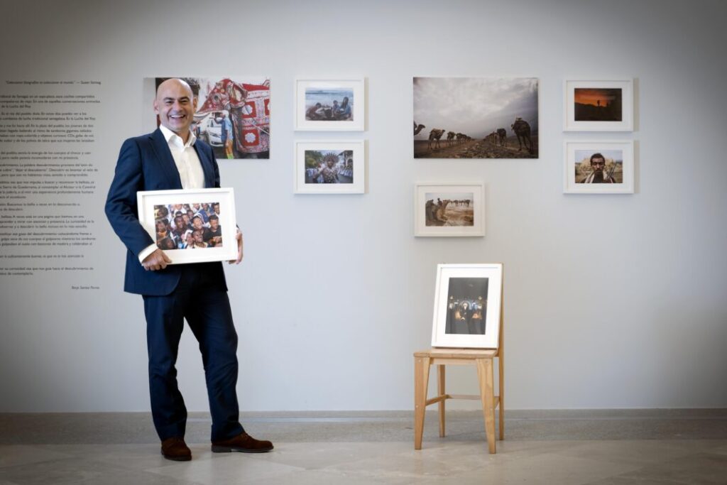 Borja Santos, autor de la exposición ‘El hilo invisible de la curiosidad’ en el IE University