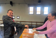 15M: Serrano (IU Segovia) vota en el municipio de La Losa 15M Izquierda Unida Segovia