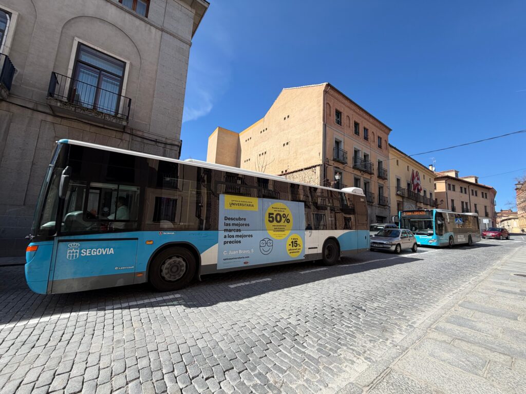 Autobús a su paso por San Agustín
