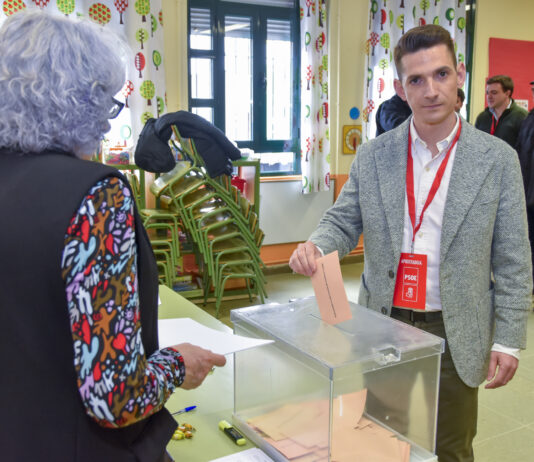 15M: Iglesias (PSOE Segovia) celebra el poder ejercer el derecho al voto Sergio Iglesias, PSOE Segovia en el 15M