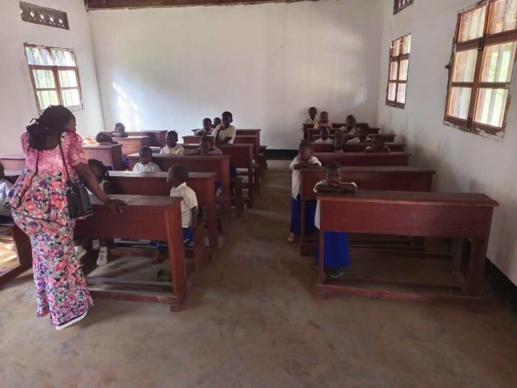 Donación Mirmidones escuela el Congo Donación Mirmidones escuela el Congo