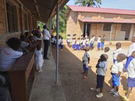 20 años de teatro que levantarán una escuela en el Congo Donación Mirmidones escuela el Congo