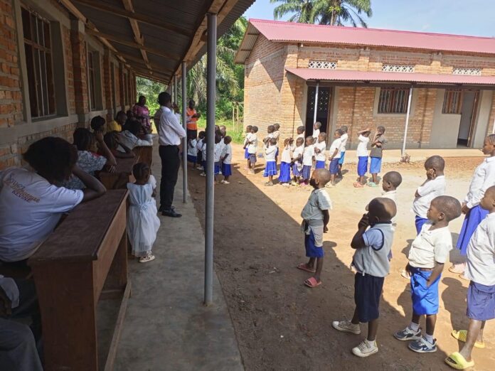 Donación de Los Mirmidones a la escuela en el Congo 2 Donación Mirmidones escuela el Congo