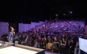 Ser positivo nos hace mejores. Elsa Punset cierra el congreso de la Fundación Caja Rural Elsa Punset cierra el Congreso EM+FI de la Fundación Caja Rural de Segovia