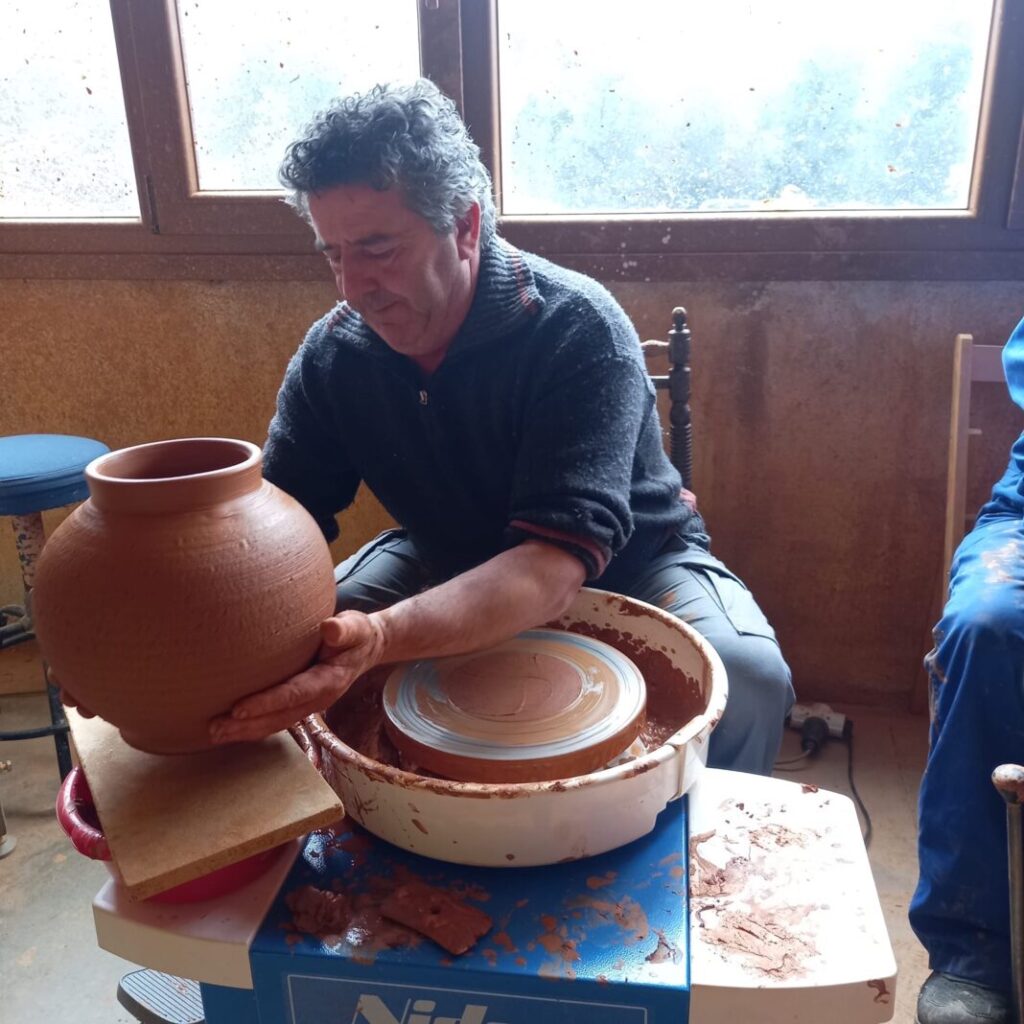 alfarero de un pequeño pueblo de Segovia