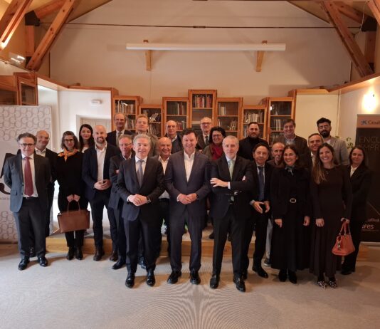 Una jornada sobre la empresa familiar, retos y decisiones estratégicas FES y CaixaBank en la Real Fábrica de Cristales Jornada empresa familiar