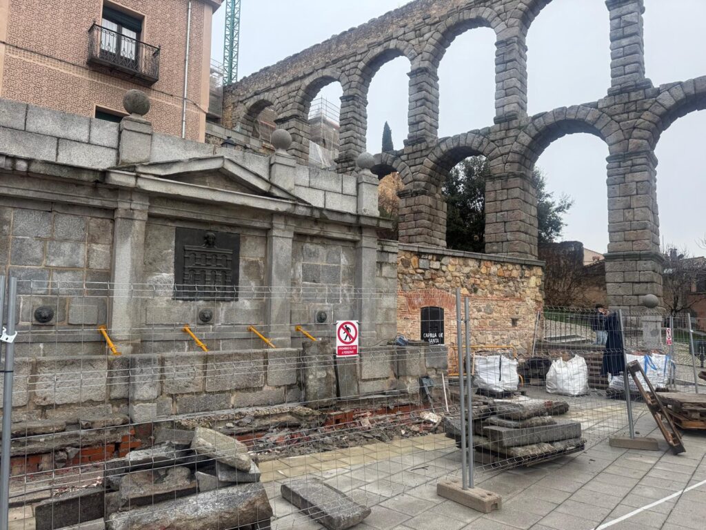 Obras fuente Santa Columba