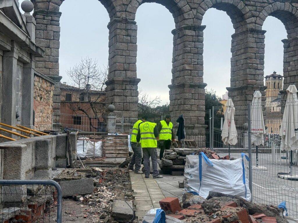 Obras fuente Santa Columba