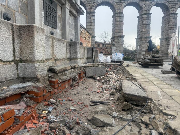 Obras fuente Santa Columba