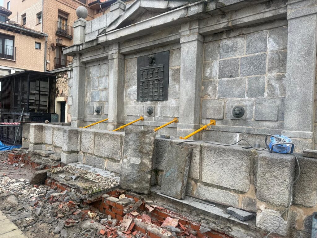 Obras fuente Santa Columba