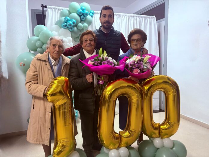 Homenaje mujeres centenarias 1_NP Ayuntamiento Navas de oro