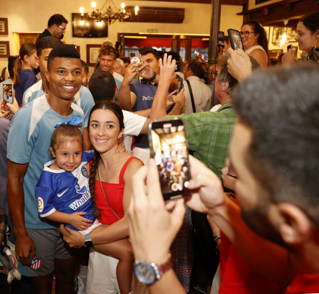 Llegada de los futbolistas al restaurante José María