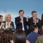 Mañueco llama a la “movilización total” frente al “bloqueo” de Vox en el acto central de campaña en Segovia